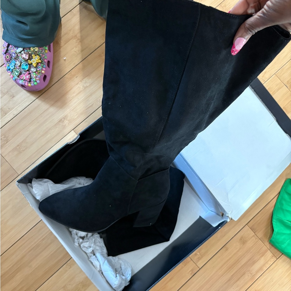 Torrid black knee boots brand new worn once